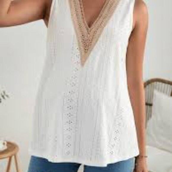 BOUTIQUE WHITE NWOT EYELET LACE V GOLD V NECK BLOUSE(29) MULTIPLE SIZES - Picture 7 of 7